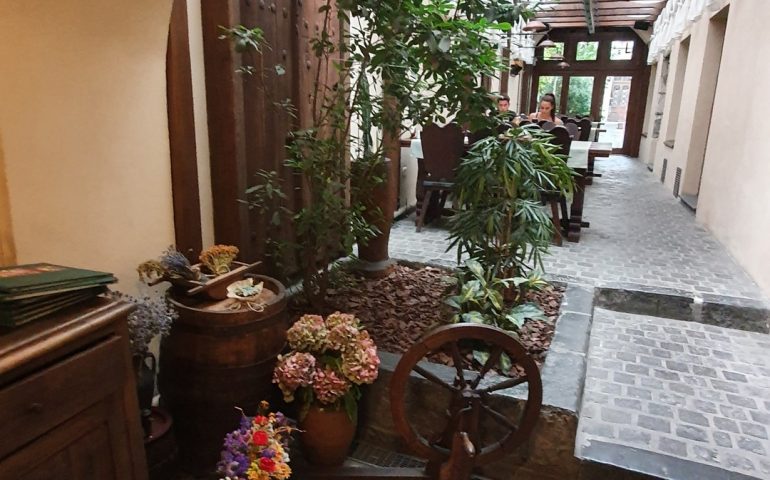 https://karpatiaettermek.hu/wp-content/uploads/2020/12/Brasso-Bella-Muzica-etterem-9-770x480.jpg