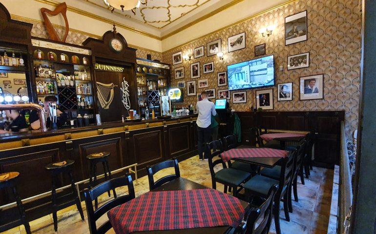 https://karpatiaettermek.hu/wp-content/uploads/2020/12/Brasso-Deane-s-Irish-Pub-1-770x480.jpg