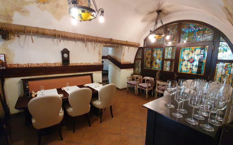 https://karpatiaettermek.hu/wp-content/uploads/2020/12/Brasso-Hirscher-haz-etterem-4-770x480.jpg