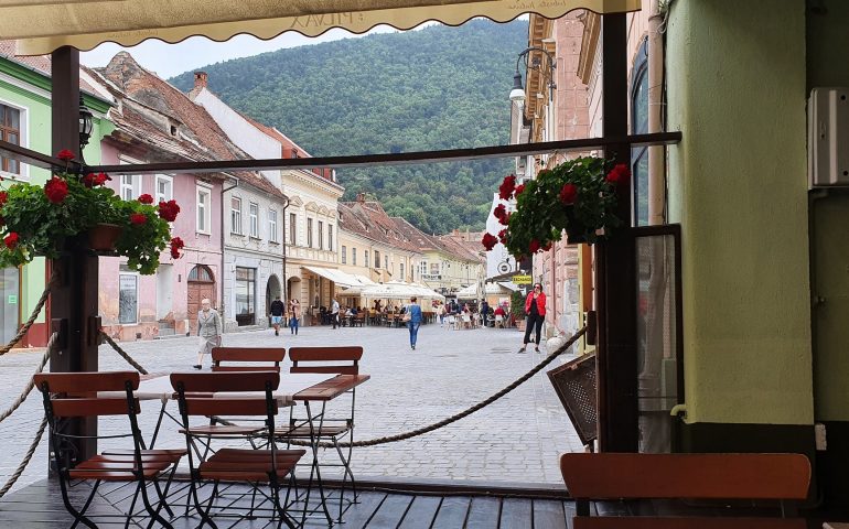 https://karpatiaettermek.hu/wp-content/uploads/2020/12/Brasso-Pilvax-etterem-3-770x480.jpg