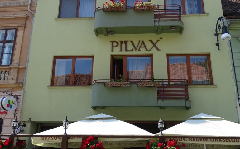 https://karpatiaettermek.hu/wp-content/uploads/2020/12/Brasso-Pilvax-etterem-8-770x480.jpg