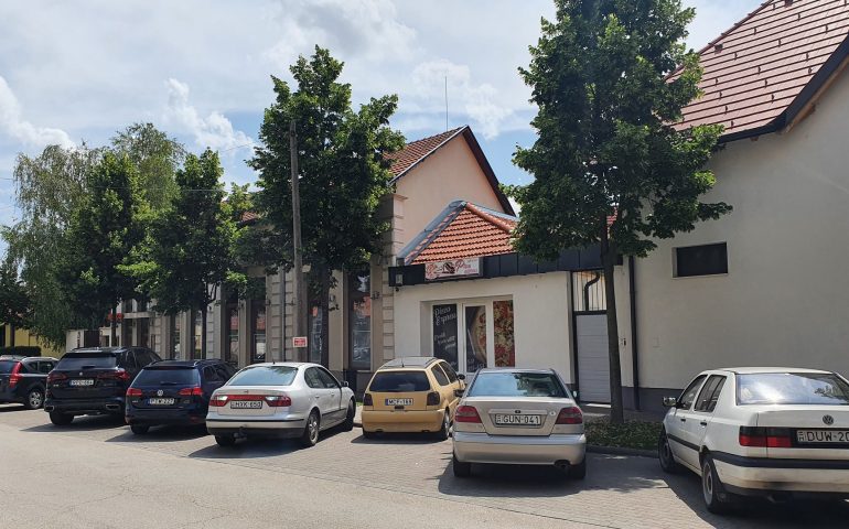 https://karpatiaettermek.hu/wp-content/uploads/2020/12/Cegled-Monaco-etterem-1-770x480.jpg