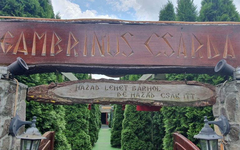 https://karpatiaettermek.hu/wp-content/uploads/2020/12/Csikszereda-Gambrinus-csarda-2-770x480.jpg