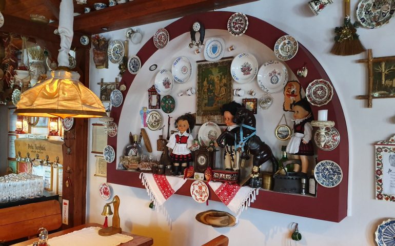 https://karpatiaettermek.hu/wp-content/uploads/2020/12/Csikszereda-Gambrinus-csarda-6-770x480.jpg