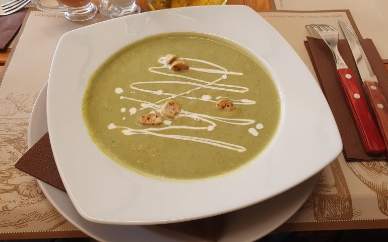 https://karpatiaettermek.hu/wp-content/uploads/2020/12/Csikszereda-Gosser-Pub-4-770x480.jpg
