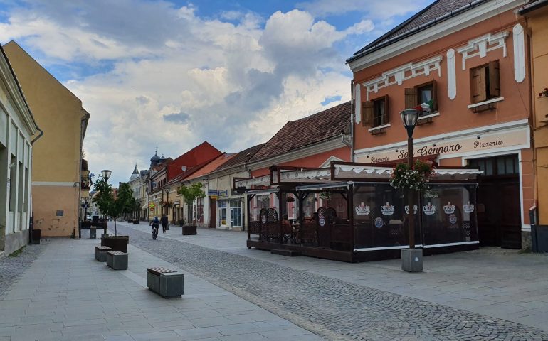 https://karpatiaettermek.hu/wp-content/uploads/2020/12/Csikszereda-San-Gennaro-etterem-es-pizzeria-1-770x480.jpg