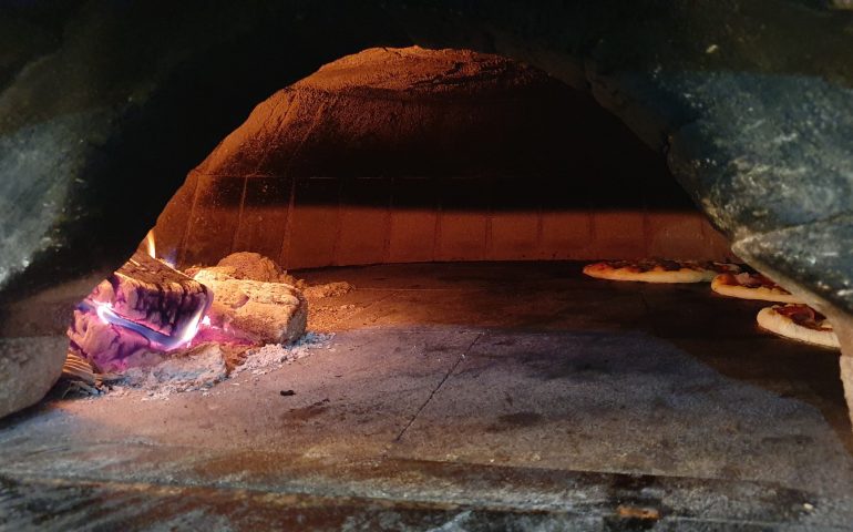 https://karpatiaettermek.hu/wp-content/uploads/2020/12/Csikszereda-San-Gennaro-etterem-es-pizzeria-5-770x480.jpg