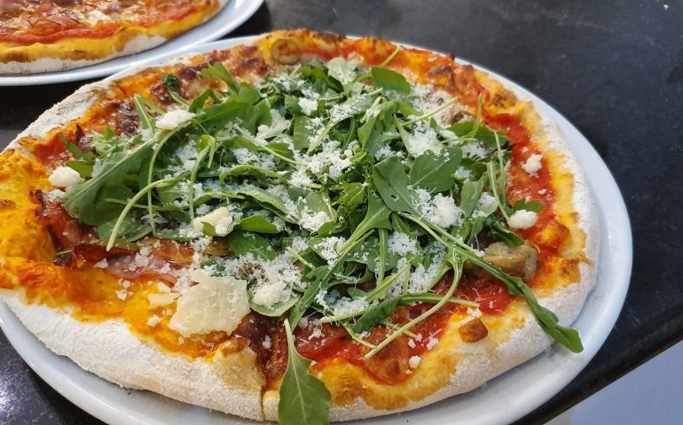 https://karpatiaettermek.hu/wp-content/uploads/2020/12/Csikszereda-San-Gennaro-etterem-es-pizzeria-9-770x480.jpg