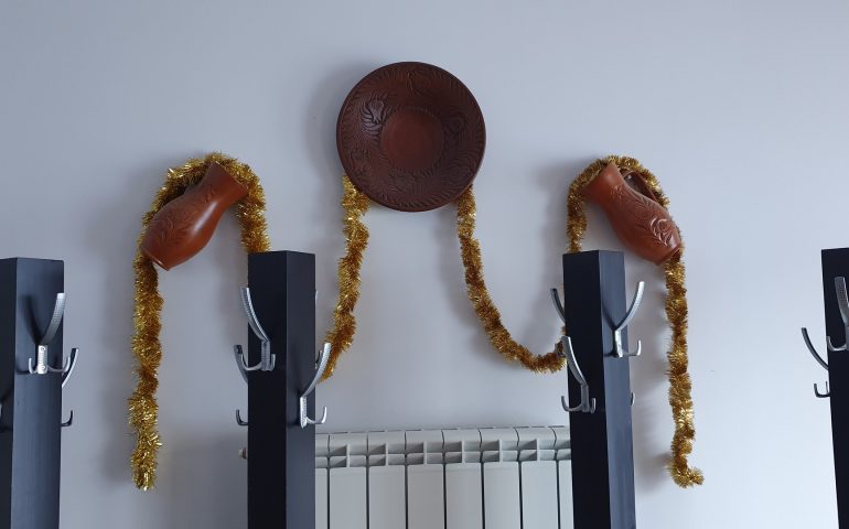 https://karpatiaettermek.hu/wp-content/uploads/2021/01/Csikszereda-Piricske-Mountain-Resort-Hegyi-Piheno-etterem-bar-5-770x480.jpg