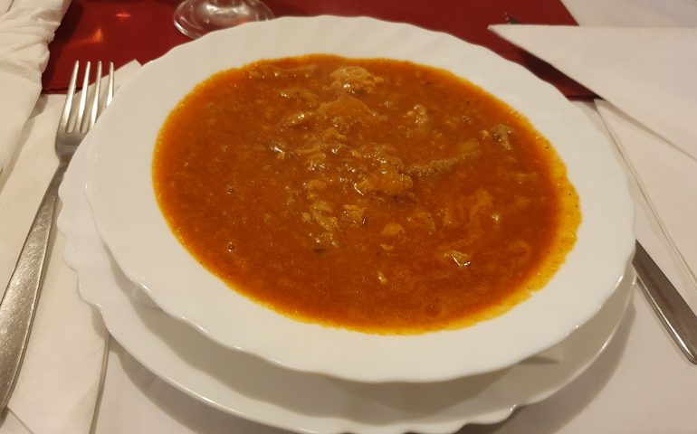 https://karpatiaettermek.hu/wp-content/uploads/2021/01/Dunamocsi-csarda-Carda-Moca-4-770x480.jpg