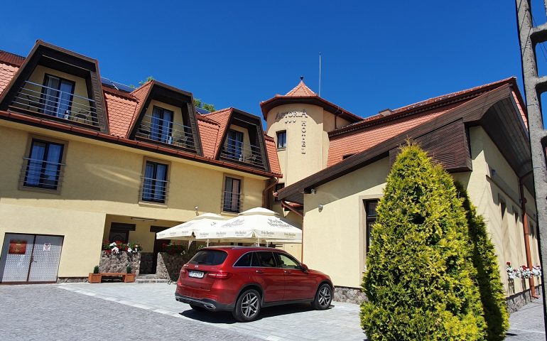 https://karpatiaettermek.hu/wp-content/uploads/2021/01/Gyergyoszentmiklos-Astoria-etterem-1-770x480.jpg