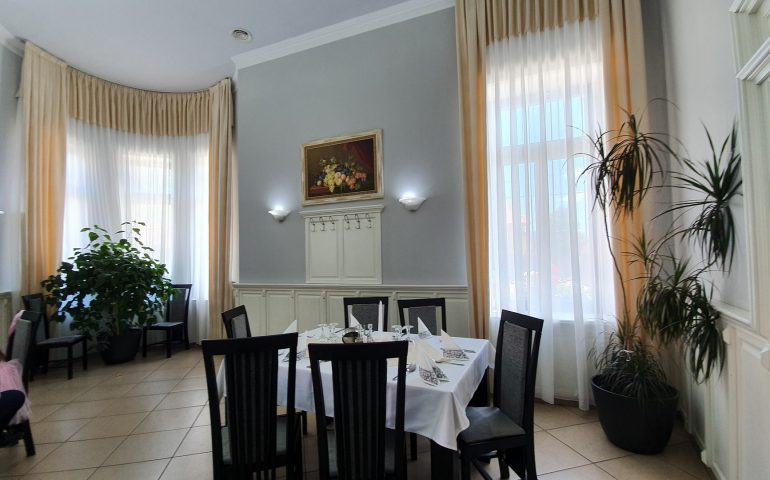 https://karpatiaettermek.hu/wp-content/uploads/2021/01/Gyergyoszentmiklos-Astoria-etterem-4-770x480.jpg