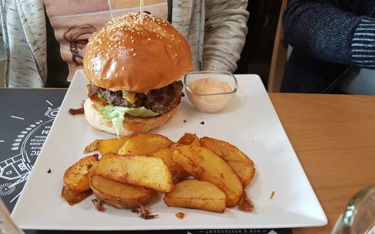 https://karpatiaettermek.hu/wp-content/uploads/2021/01/Gyula-Corner-pub-es-etterem-10-770x480.jpg