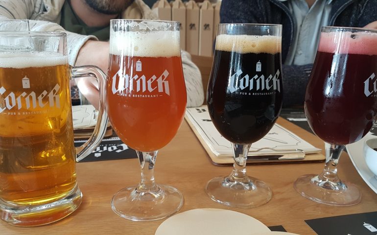 https://karpatiaettermek.hu/wp-content/uploads/2021/01/Gyula-Corner-pub-es-etterem-8-770x480.jpg