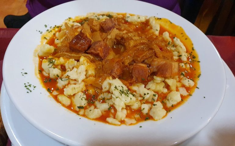 https://karpatiaettermek.hu/wp-content/uploads/2021/01/Hargita-Furdo-Bagolyko-Etterem-8-770x480.jpg