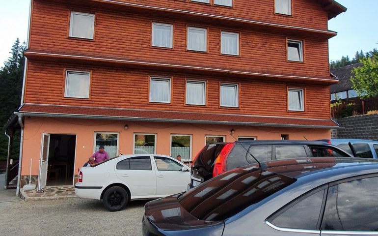 https://karpatiaettermek.hu/wp-content/uploads/2021/01/Hargita-furdo-Csiki-menedekhaz-etterme-8-770x480.jpg