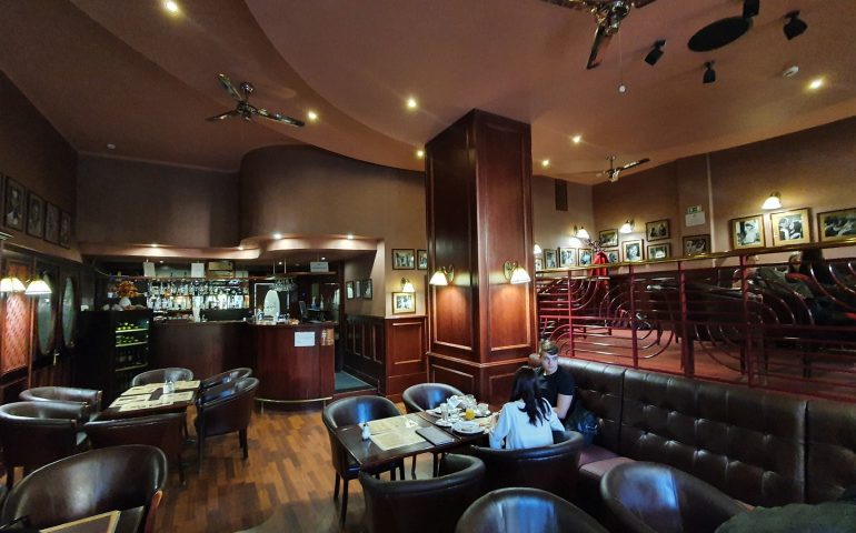 https://karpatiaettermek.hu/wp-content/uploads/2021/01/Hodmezovasarhely-Fekete-Sas-kavehaz-es-bisztro-7-770x480.jpg