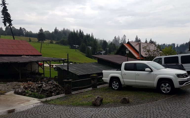 https://karpatiaettermek.hu/wp-content/uploads/2021/01/Homorodfurdo-Lobogo-etterem-1-770x480.jpg
