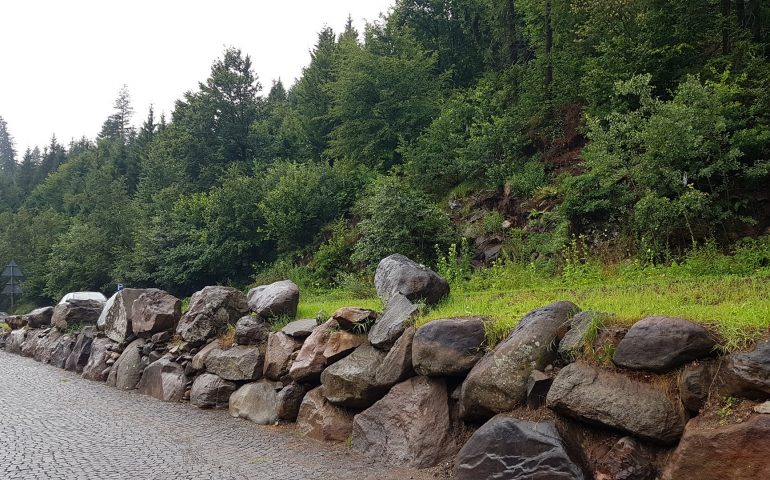 https://karpatiaettermek.hu/wp-content/uploads/2021/01/Homorodfurdo-Lobogo-etterem-2-770x480.jpg