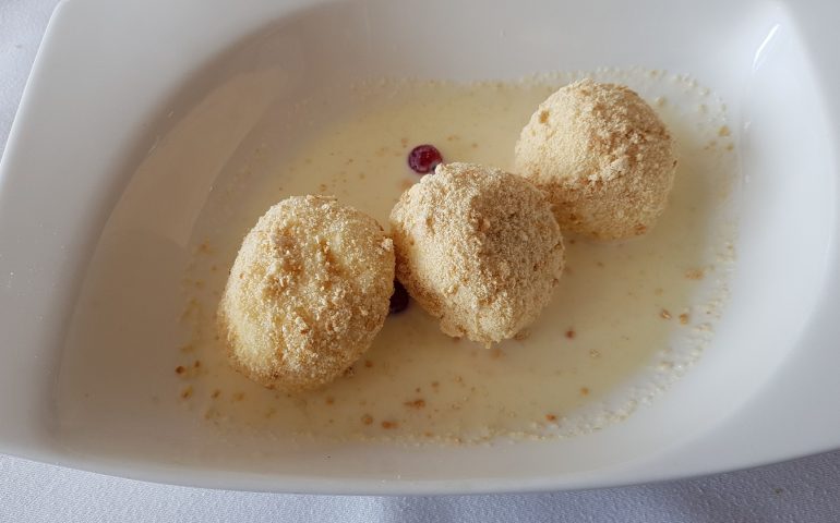 https://karpatiaettermek.hu/wp-content/uploads/2021/01/Homorodfurdo-Lobogo-etterem-7-770x480.jpg