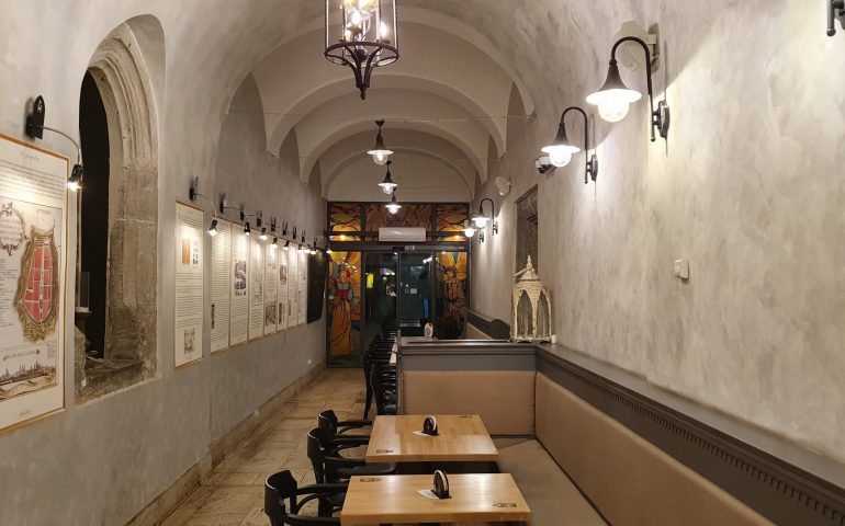 https://karpatiaettermek.hu/wp-content/uploads/2021/01/Kassa-Pivovar-Hostinec-Etterem-2-770x480.jpg