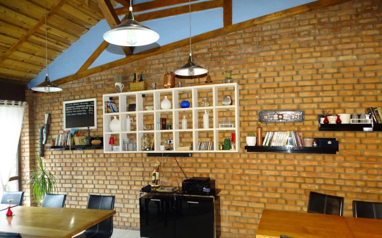 https://karpatiaettermek.hu/wp-content/uploads/2021/01/Kezdivasarhely-Jazz-bistro-4-770x480.jpg