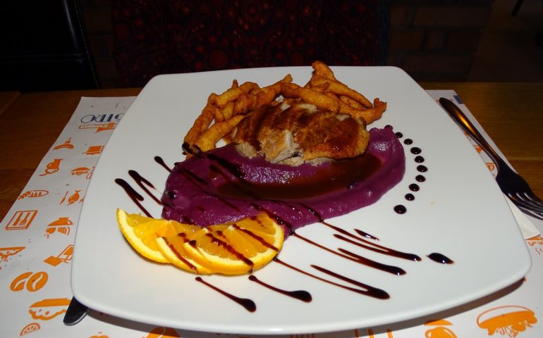 https://karpatiaettermek.hu/wp-content/uploads/2021/01/Kezdivasarhely-Jazz-bistro-8-770x480.jpg