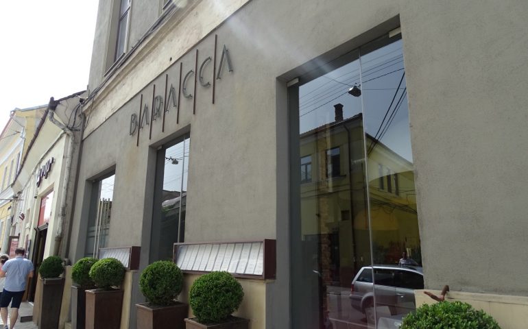 https://karpatiaettermek.hu/wp-content/uploads/2021/01/Kolozsvar-Baracca-etterem-8-770x480.jpg