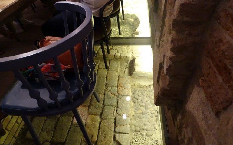 https://karpatiaettermek.hu/wp-content/uploads/2021/01/Kolozsvar-Bistro-1568-Bisztro-7-770x480.jpg