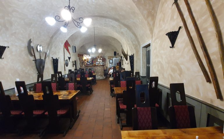 https://karpatiaettermek.hu/wp-content/uploads/2021/01/Koszeg-Becsikapu-Etterem-3-770x480.jpg