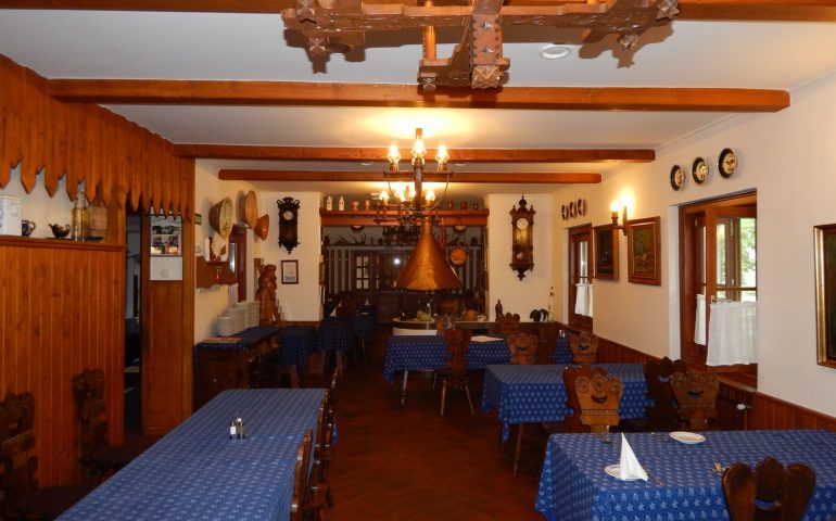 https://karpatiaettermek.hu/wp-content/uploads/2021/01/Lajosmizse-Oreg-tanyacsarda-csarda-1-770x480.jpg