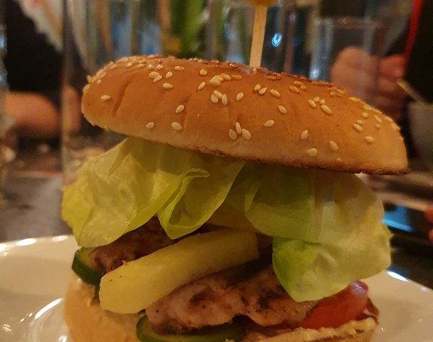 https://karpatiaettermek.hu/wp-content/uploads/2021/01/Marzsina-Mocanita-Steakhouse-Etterem-5-608x480.jpg