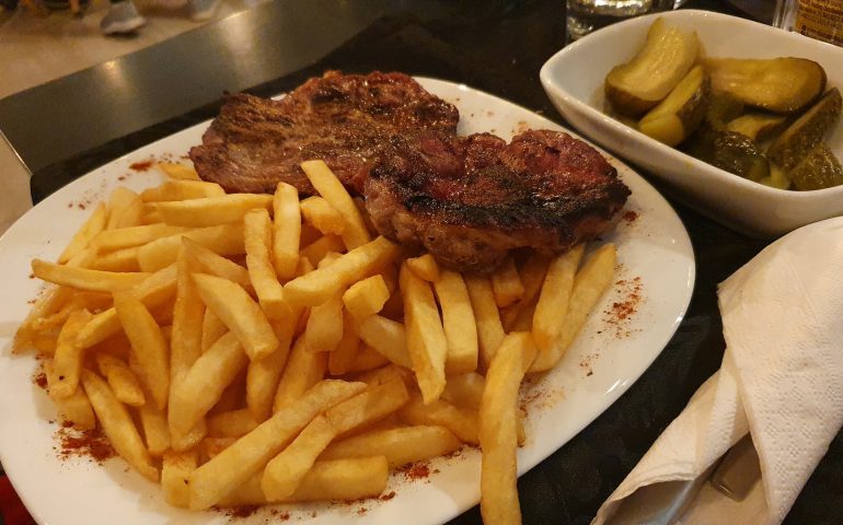 https://karpatiaettermek.hu/wp-content/uploads/2021/01/Marzsina-Mocanita-Steakhouse-Etterem-7-770x480.jpg