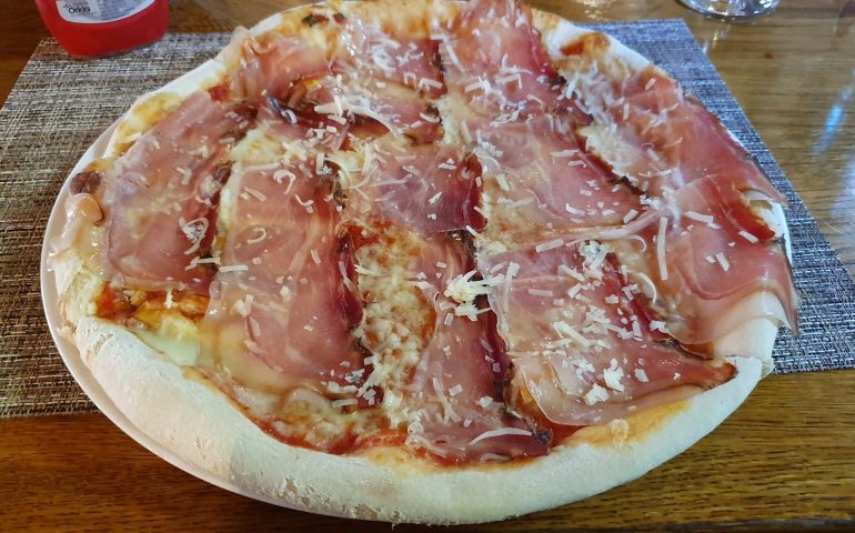 https://karpatiaettermek.hu/wp-content/uploads/2021/01/Nagyszalonta-Melody-pizzeria-6-770x480.jpg