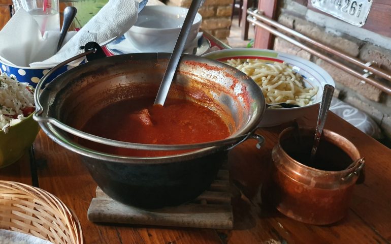 https://karpatiaettermek.hu/wp-content/uploads/2021/01/Palics-Paprika-csarda-9-770x480.jpg