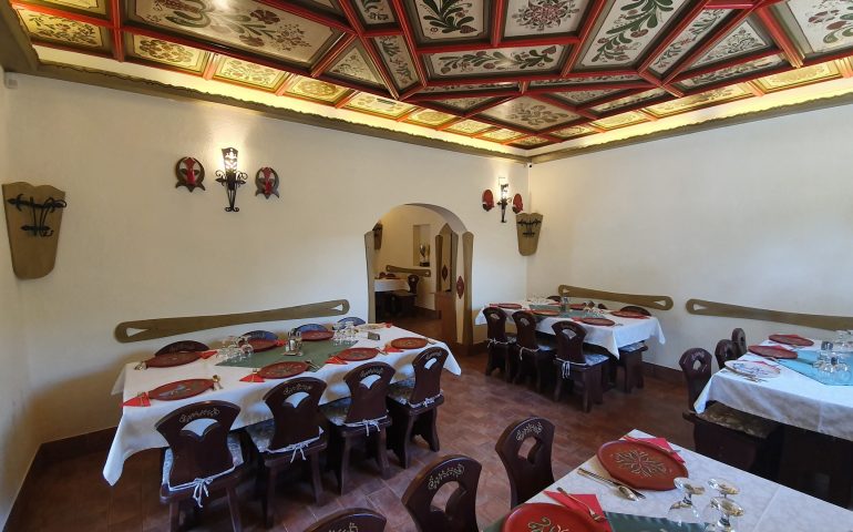 https://karpatiaettermek.hu/wp-content/uploads/2021/01/Parajd-Telegdy-haz-etterem-3-770x480.jpg