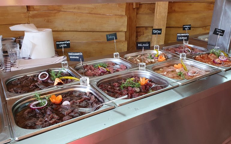 https://karpatiaettermek.hu/wp-content/uploads/2021/01/Pecel-Pekary-etterem-6-770x480.jpg