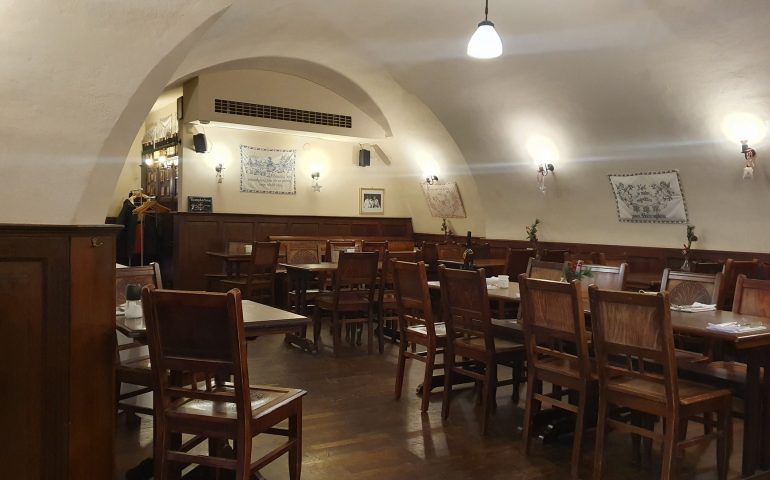https://karpatiaettermek.hu/wp-content/uploads/2021/01/Pozsony-Dolnozemska-Krcma-etterem-5-770x480.jpg