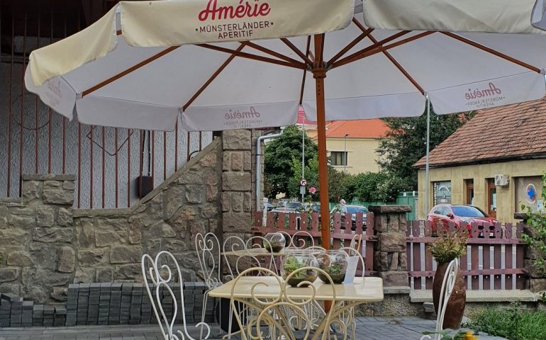 https://karpatiaettermek.hu/wp-content/uploads/2021/01/Sepsiszentgyorgy-Szikra-etterem-4-770x480.jpg
