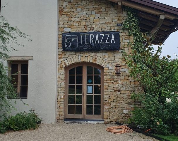 https://karpatiaettermek.hu/wp-content/uploads/2021/01/Sumeg-Terazza-Bisztro-Bar-1-608x480.jpg