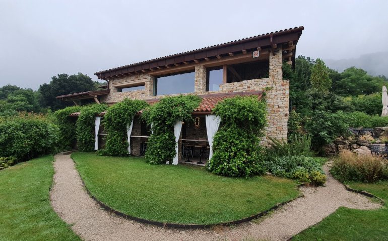 https://karpatiaettermek.hu/wp-content/uploads/2021/01/Sumeg-Terazza-Bisztro-Bar-7-770x480.jpg
