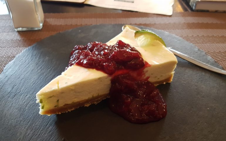 https://karpatiaettermek.hu/wp-content/uploads/2021/01/Szekelyudvarhely-Elemozsia-Street-Food-Etterem-4-770x480.jpg