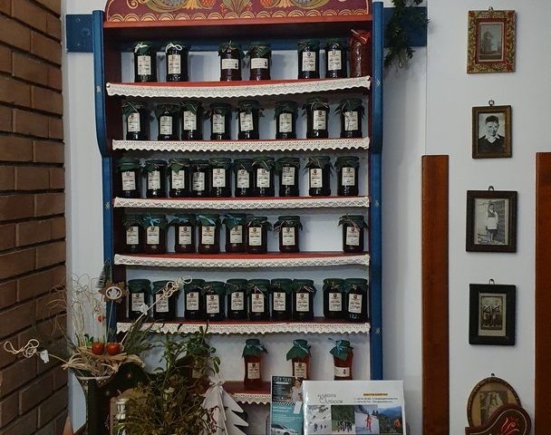https://karpatiaettermek.hu/wp-content/uploads/2021/01/Szekelyudvarhely-Gizi-fogado-es-csarda-10-608x480.jpg