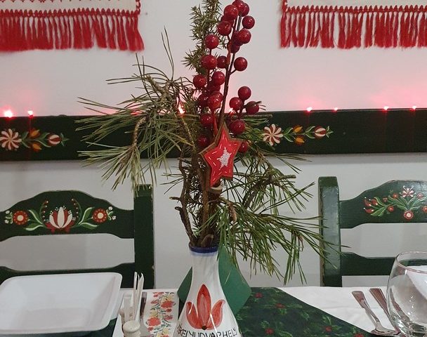 https://karpatiaettermek.hu/wp-content/uploads/2021/01/Szekelyudvarhely-Gizi-fogado-es-csarda-8-608x480.jpg
