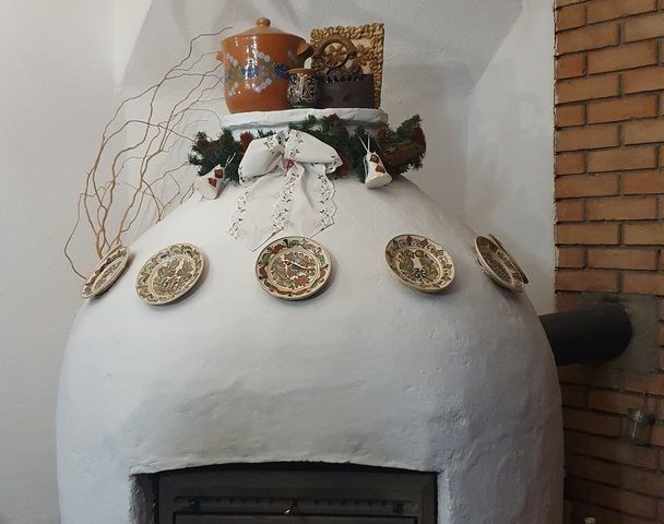 https://karpatiaettermek.hu/wp-content/uploads/2021/01/Szekelyudvarhely-Gizi-fogado-es-csarda-9-608x480.jpg