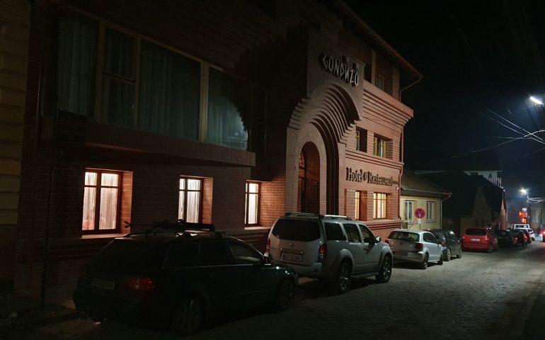 https://karpatiaettermek.hu/wp-content/uploads/2021/01/Szekelyudvarhely-Gonduzo-Etterem-1-770x480.jpg