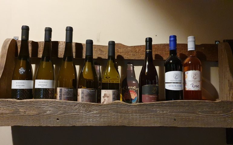 https://karpatiaettermek.hu/wp-content/uploads/2021/01/Szekelyudvarhely-Kalapos-gasztro-pub-6-770x480.jpg