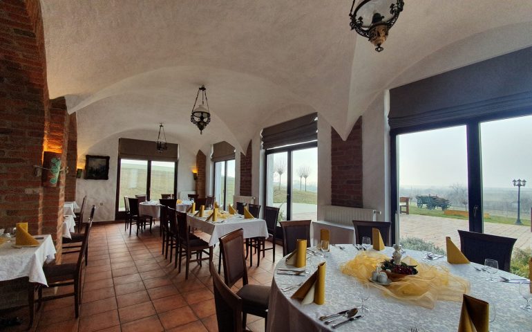 https://karpatiaettermek.hu/wp-content/uploads/2021/01/Szentpeter-Petrus-Vini-Etterem-3-770x480.jpg