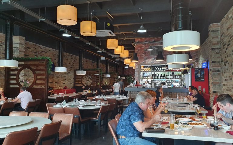 https://karpatiaettermek.hu/wp-content/uploads/2021/02/Budapest-Spicy-Fish-Etterem-4-770x480.jpg