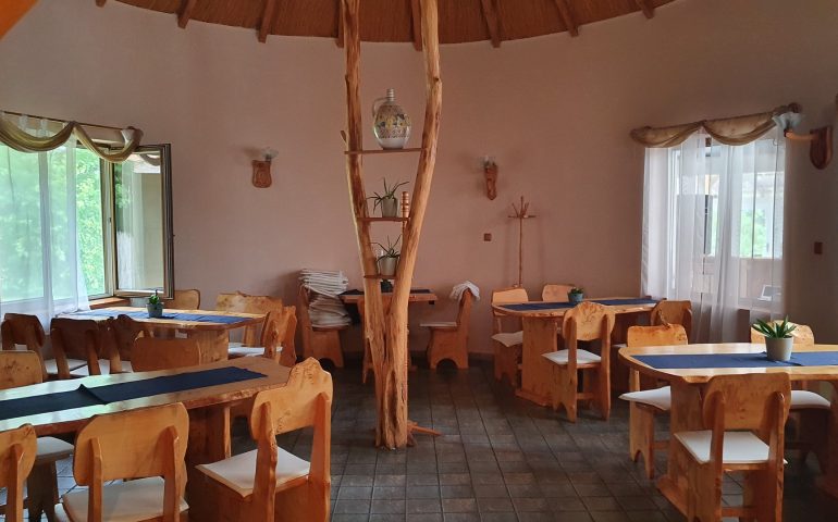 https://karpatiaettermek.hu/wp-content/uploads/2021/02/Gyal-Galopp-Major-Etterem-6-770x480.jpg